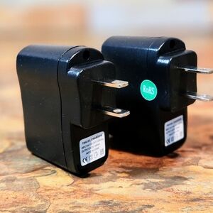 2 - Lot Block Travel Chargers • USB-Adapters • Red Dot Lights-up When Charging •